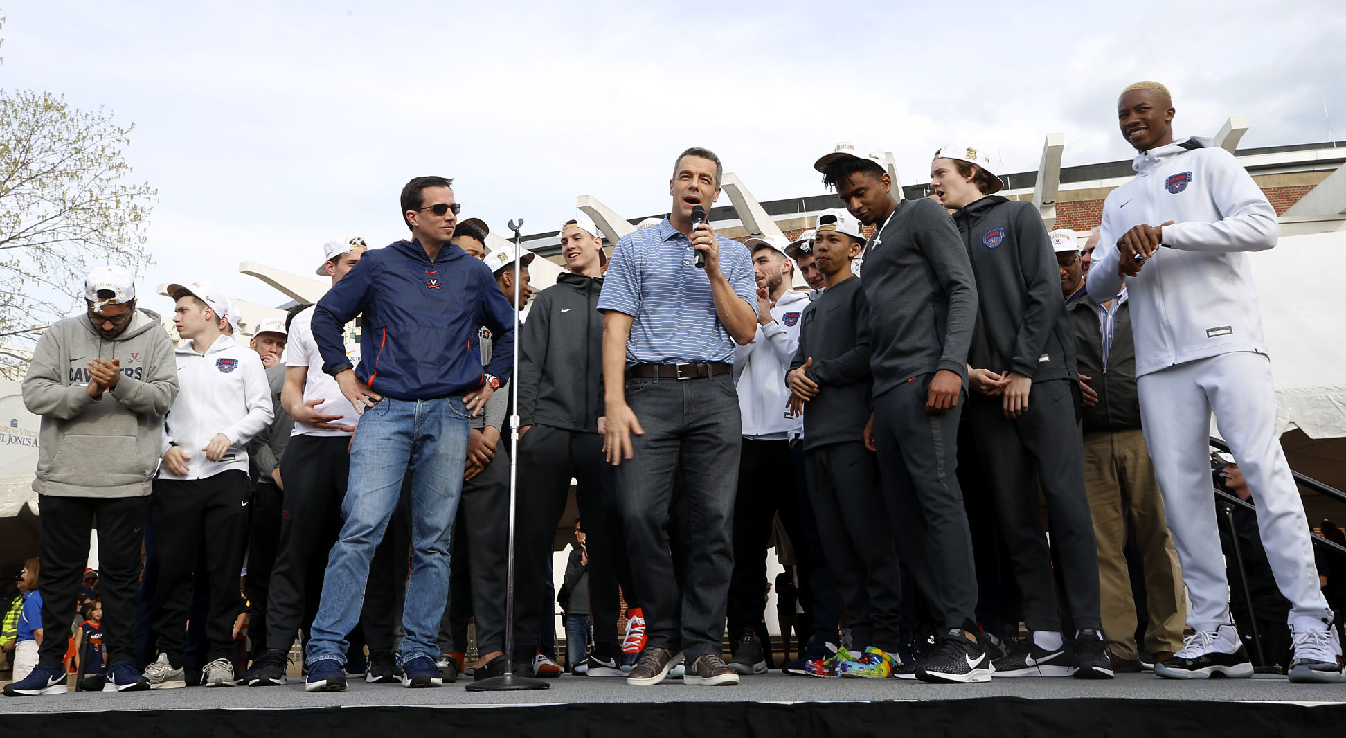 Virginia Cavaliers return to Charlottesville
